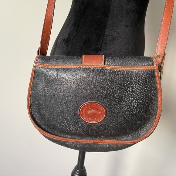 Dooney & Bourke Vintage Black Pebble Leather Brown Trim Spectator Crossbody Bag - Picture 4 of 10